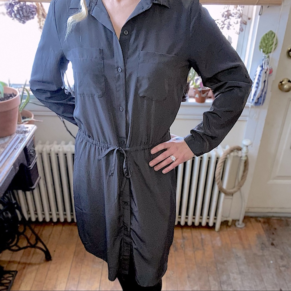Shirt dress, grey with sewn-in ribbon belt. Old Navy. Size M. 100% Tencel.